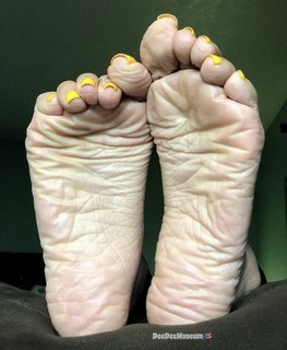Deedee Rican feet photo thumbnail