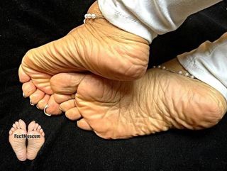 Deedee Rican feet photo thumbnail