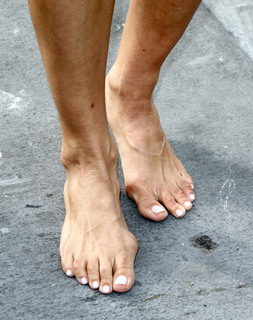 Pamela Anderson feet photo thumbnail
