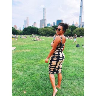 Joy Taylor feet photo thumbnail