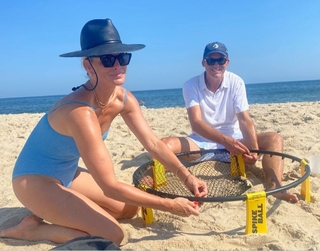 Molly Sims feet photo thumbnail