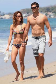 Brooke Burke feet photo thumbnail