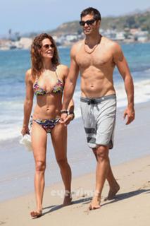 Brooke Burke feet photo thumbnail