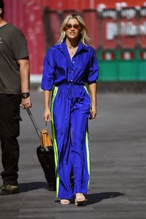 Ashley Roberts feet photo thumbnail