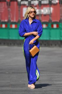 Ashley Roberts feet photo thumbnail