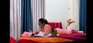 Anushka Sen feet photo thumbnail