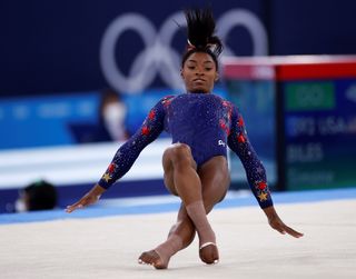 Simone Biles feet photo thumbnail