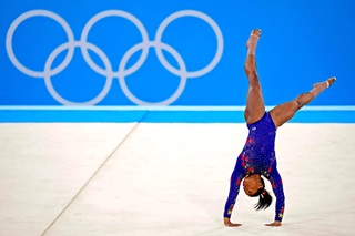 Simone Biles feet photo thumbnail