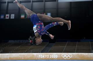 Simone Biles feet photo thumbnail