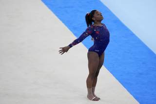 Simone Biles feet photo thumbnail