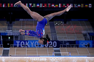 Simone Biles feet photo thumbnail