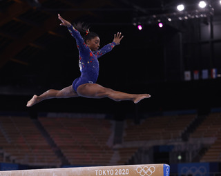 Simone Biles feet photo thumbnail