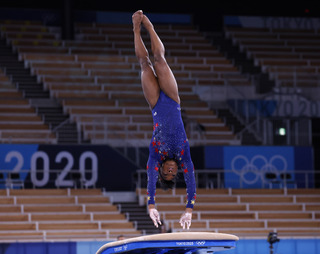 Simone Biles feet photo thumbnail