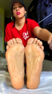 Deedee Rican feet photo thumbnail