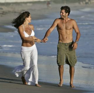 Brooke Burke feet photo thumbnail