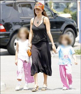 Brooke Burke feet photo thumbnail