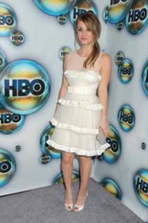 Kaley Cuoco feet photo thumbnail