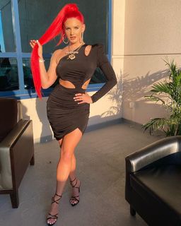 Justina Valentine feet photo thumbnail