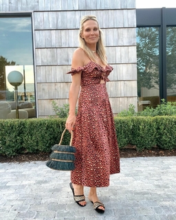 Molly Sims feet photo thumbnail