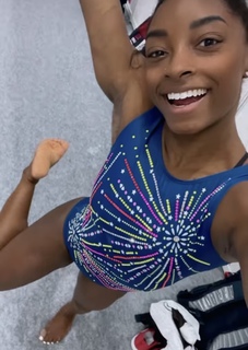 Simone Biles feet photo thumbnail
