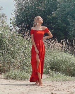 Karolina Pisarek feet photo thumbnail