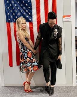 Tara Lipinski feet photo thumbnail
