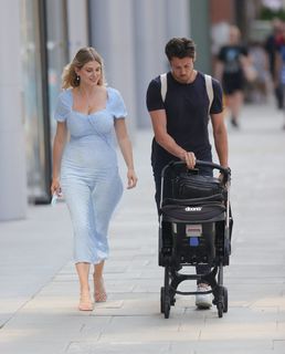 Ashley James feet photo thumbnail