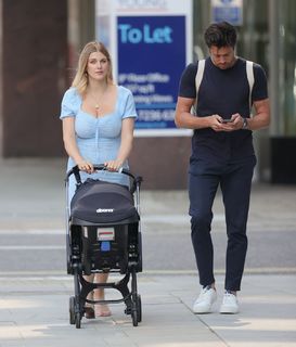 Ashley James feet photo thumbnail