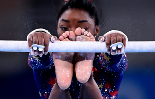 Simone Biles feet photo thumbnail