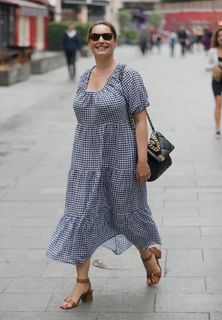 Kelly Brook feet photo thumbnail