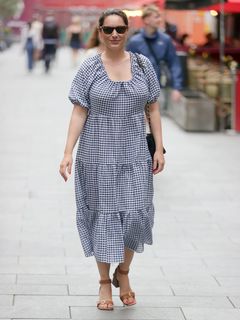 Kelly Brook feet photo thumbnail