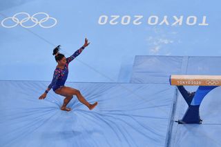 Simone Biles feet photo thumbnail