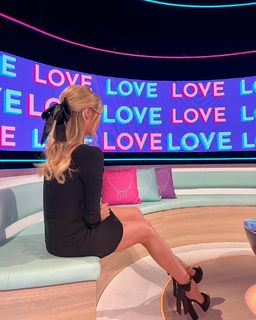 Laura Whitmore feet photo thumbnail