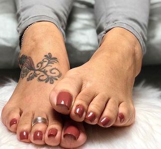 Deedee Rican feet photo thumbnail