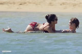 Vanessa Hudgens feet photo thumbnail