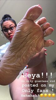 Deedee Rican feet photo thumbnail