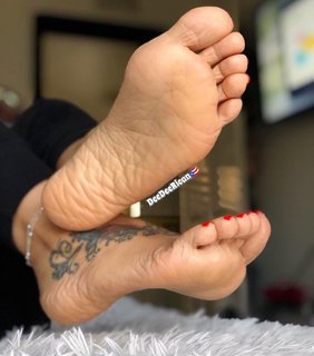 Deedee Rican feet photo thumbnail