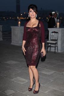 Salma Hayek feet photo thumbnail