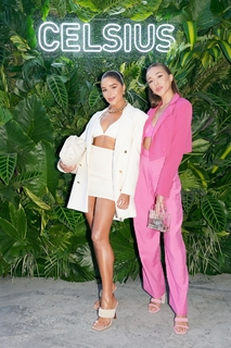 Olivia Culpo feet photo thumbnail