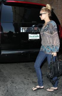 Nicole Richie feet photo thumbnail