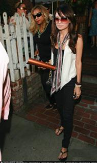 Nicole Richie feet photo thumbnail