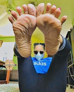 Deedee Rican feet photo thumbnail