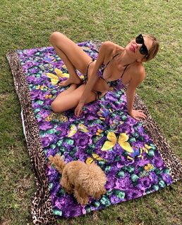 Alessia Marcuzzi feet photo thumbnail
