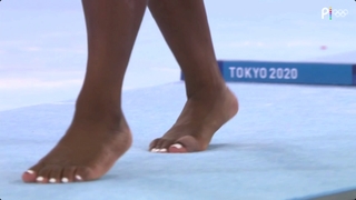 Simone Biles feet photo thumbnail