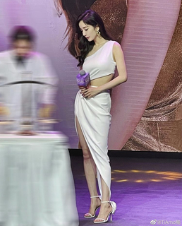 Mi Yang feet photo thumbnail