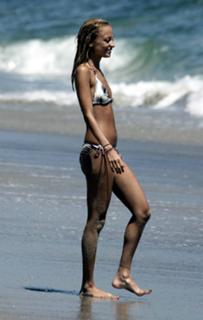 Nicole Richie feet photo thumbnail