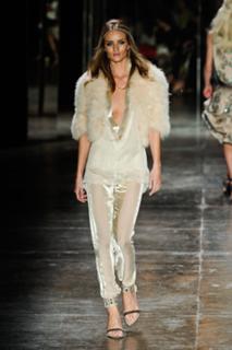 Rosie Huntington-Whiteley feet photo thumbnail