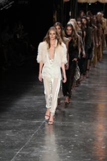Rosie Huntington-Whiteley feet photo thumbnail