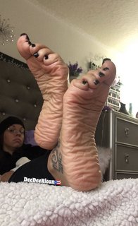 Deedee Rican feet photo thumbnail