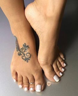 Deedee Rican feet photo thumbnail